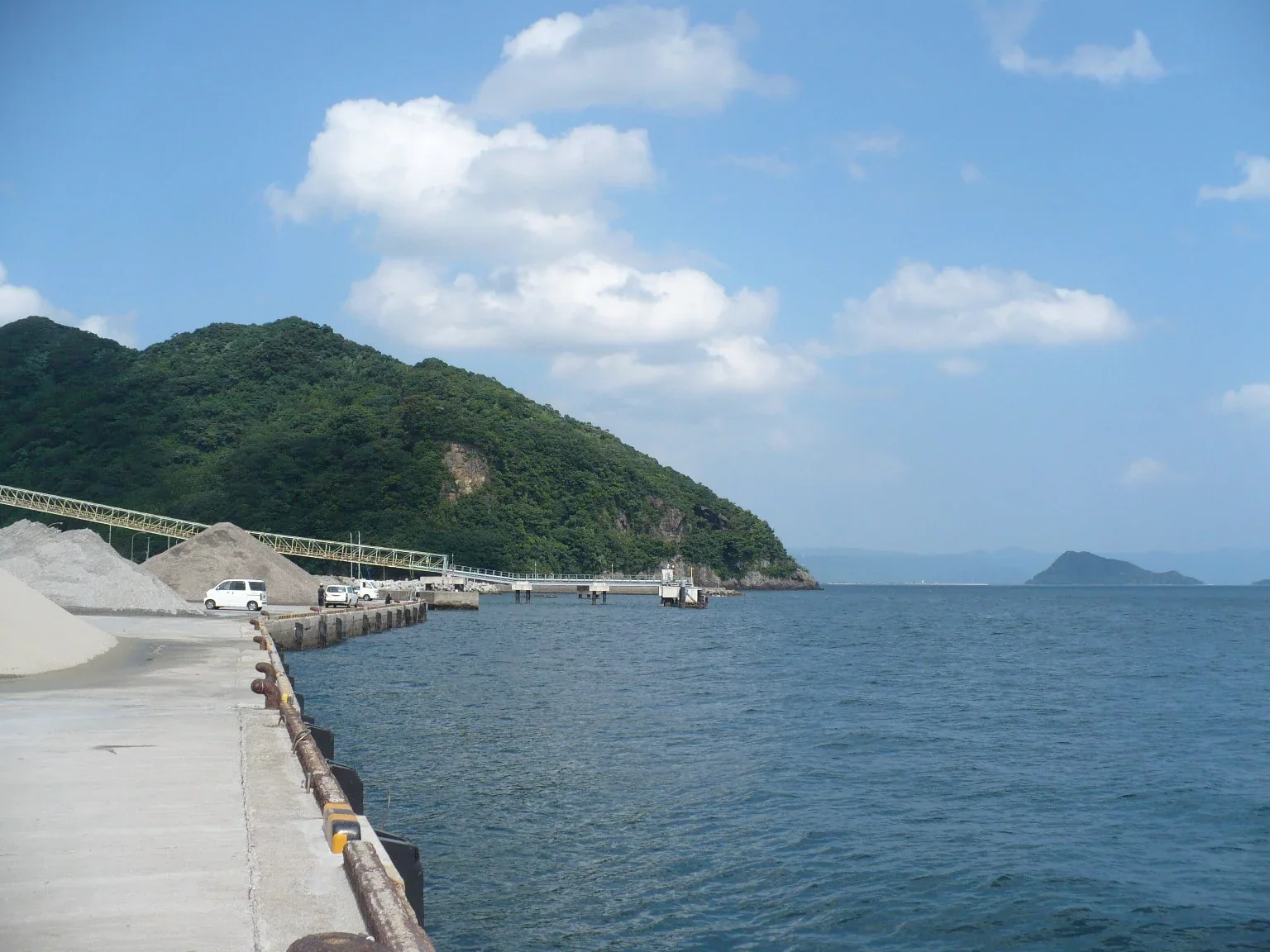 加治木港岸壁與海面實景，並非花火大會當日畫面