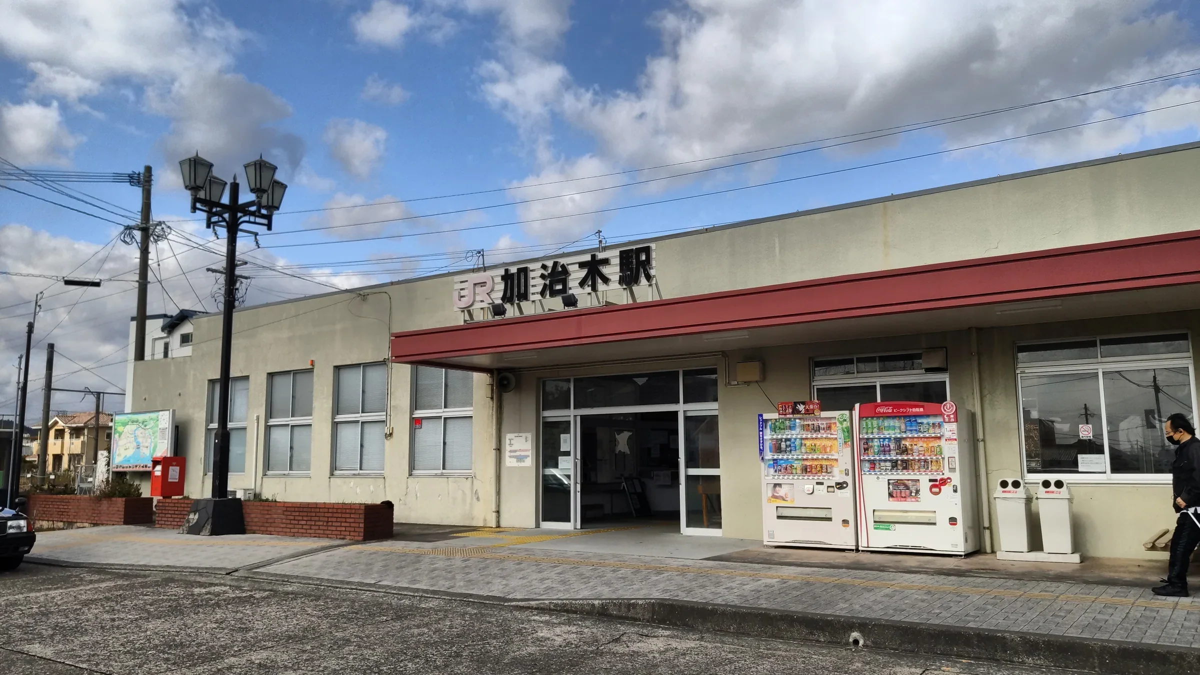 加治木站站舍外觀，日豐本線往鹿兒島與國分方向的乘車起點