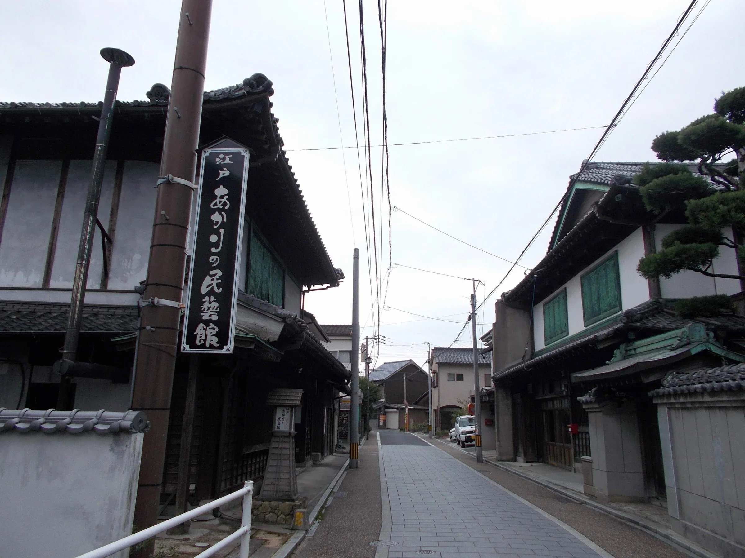 木屋瀨宿舊街道一景，傳統屋簷與石板路沿街排列