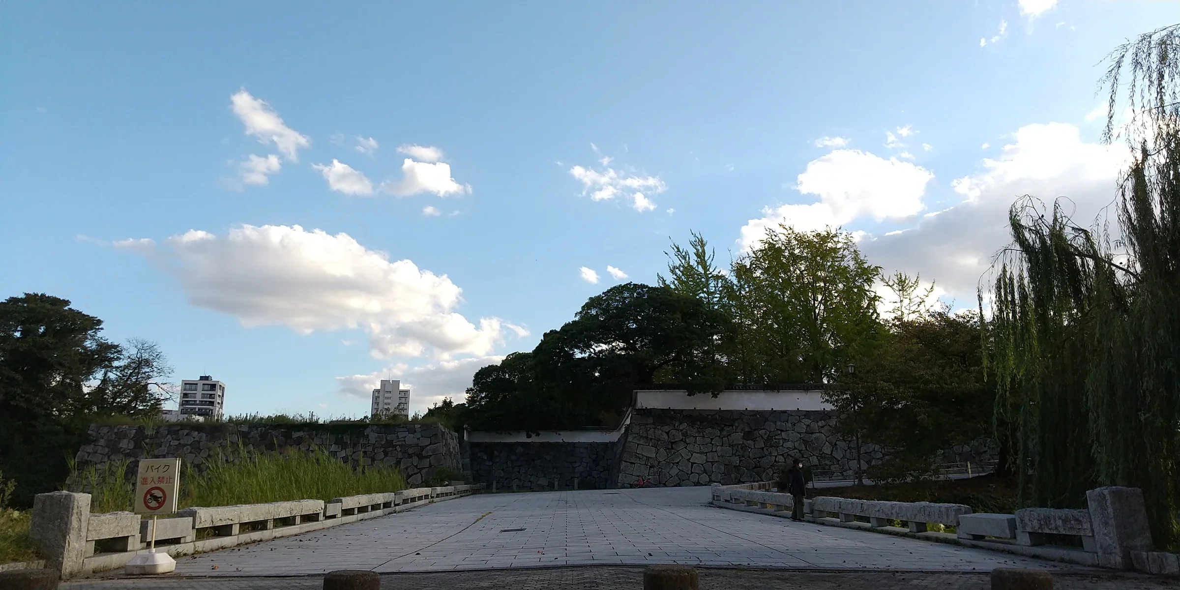 福岡城跡上之橋與石垣的白天實景