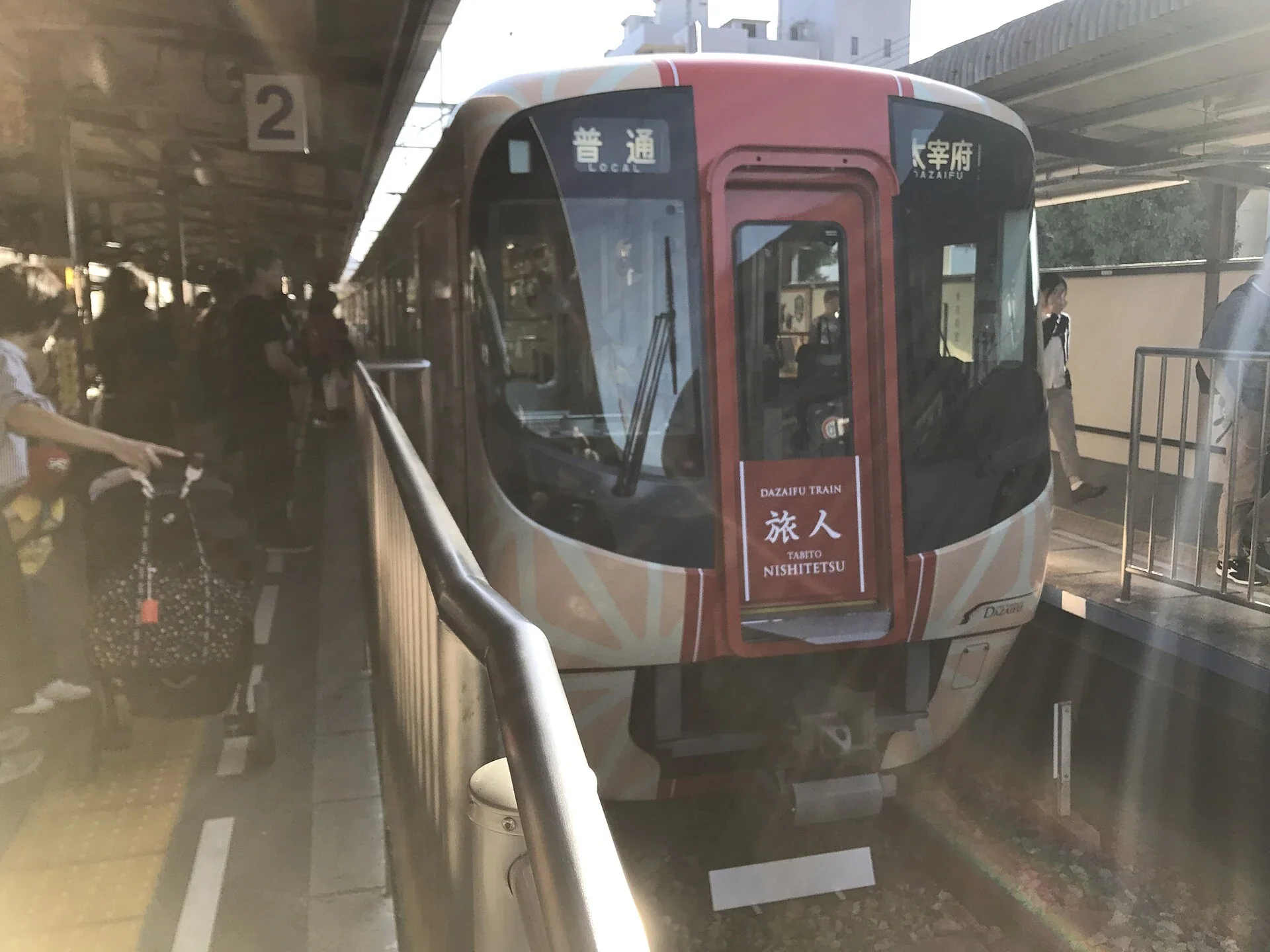 停靠太宰府站的西鐵觀光列車旅人