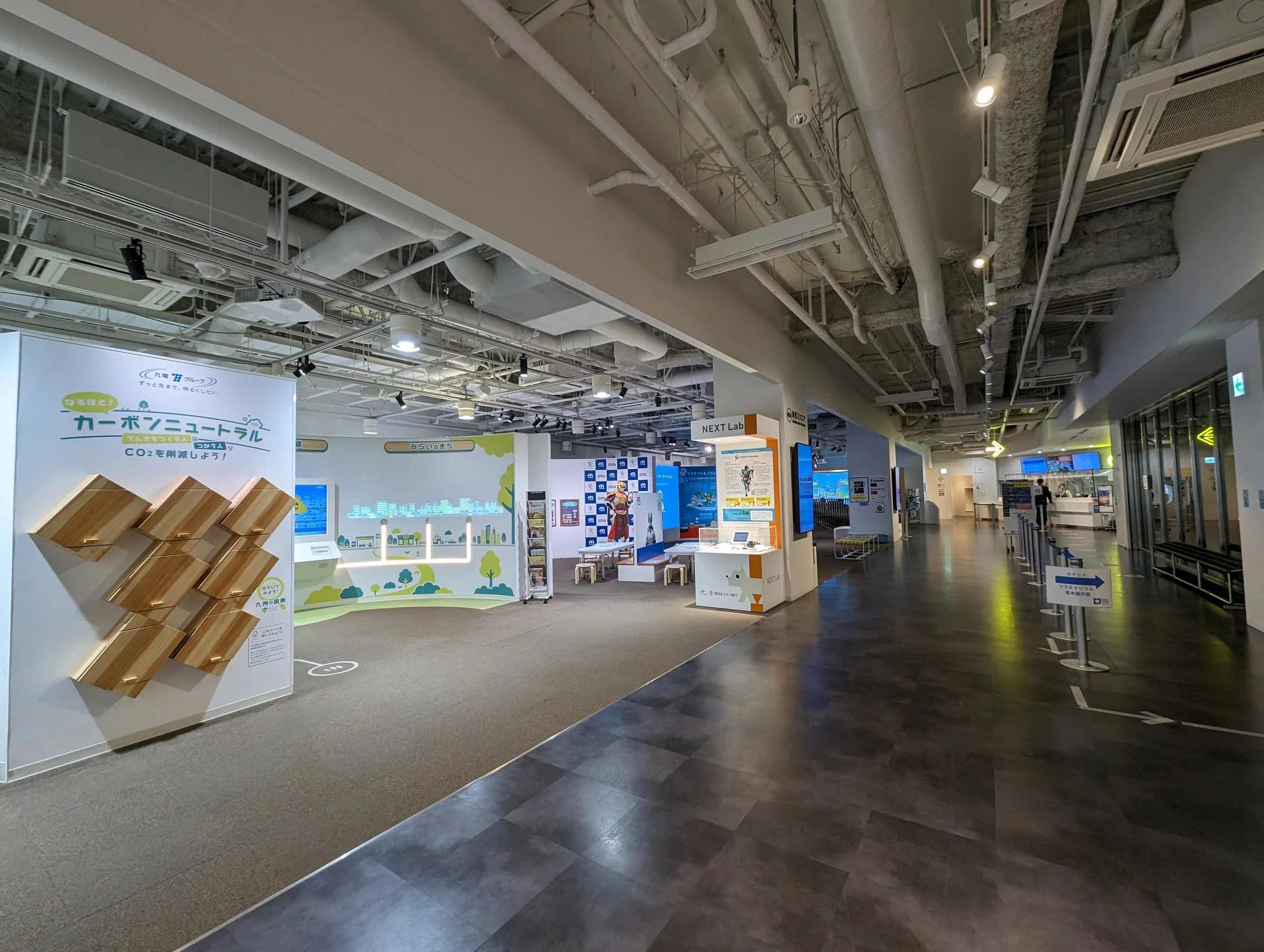 福岡市科學館三樓入口公共空間；照片不是月光浴特展展場