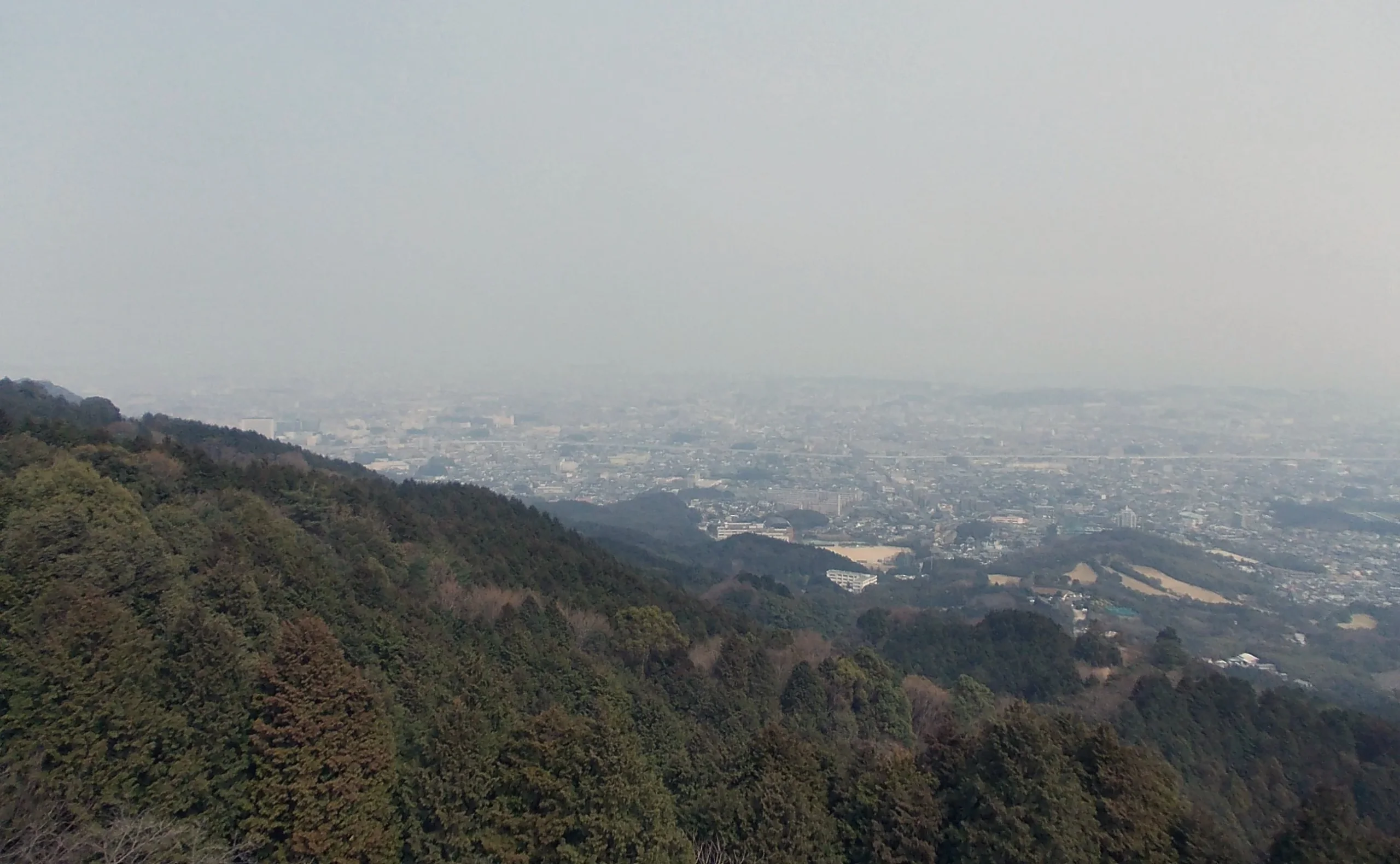 油山片江展望台望向福岡市區與遠方山脈