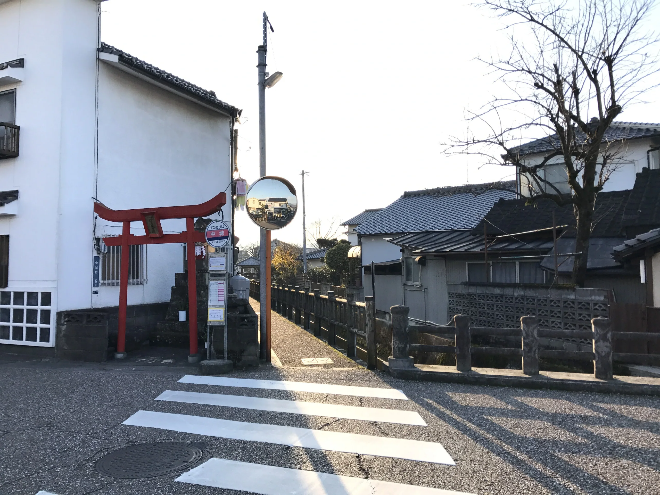 豆田町南端的稻荷大明神與中城巴士站