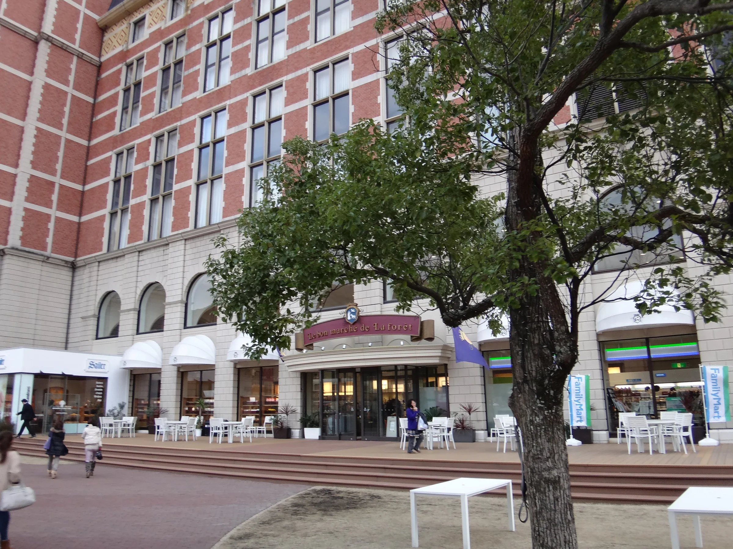 Hotel Okura JR Huis Ten Bosch 外觀與入口側步道