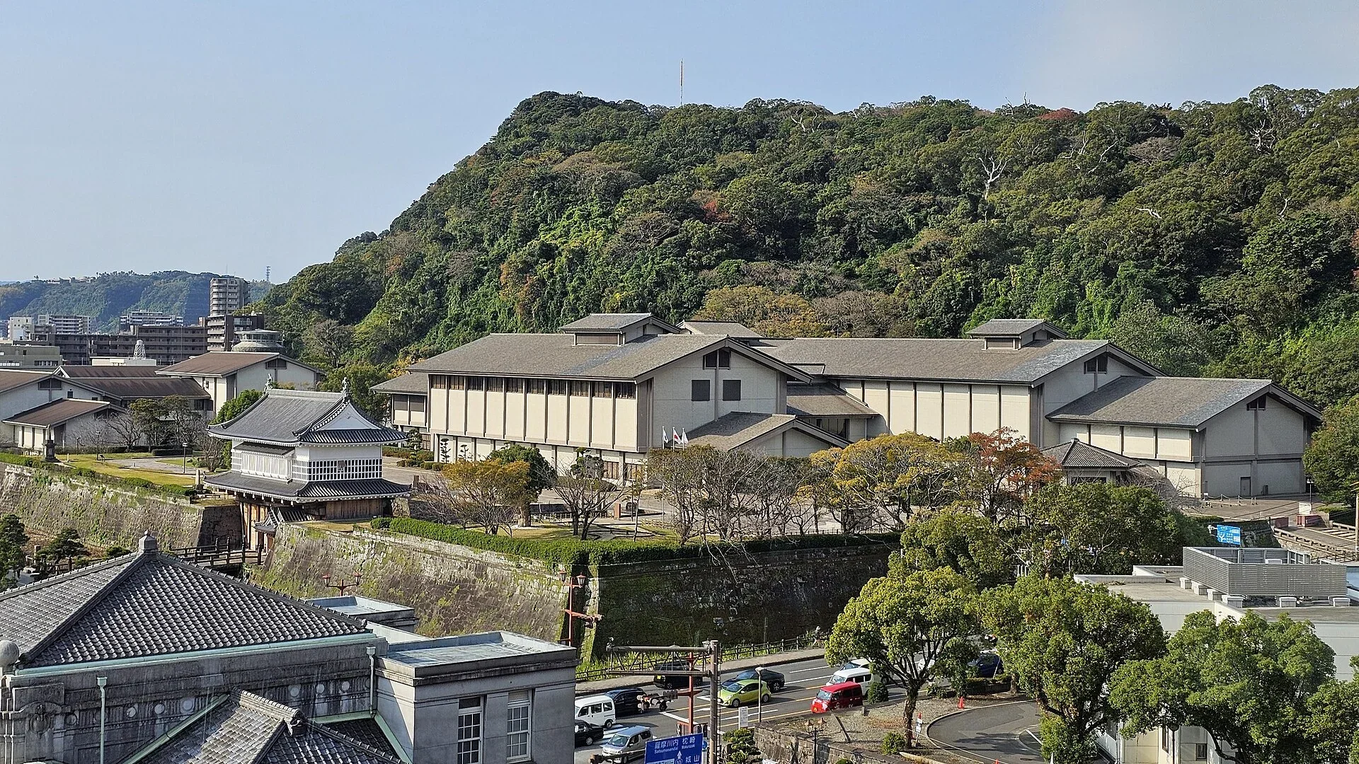 鹿兒島黎明館館舍與鶴丸城石垣，從縣民交流中心遠望