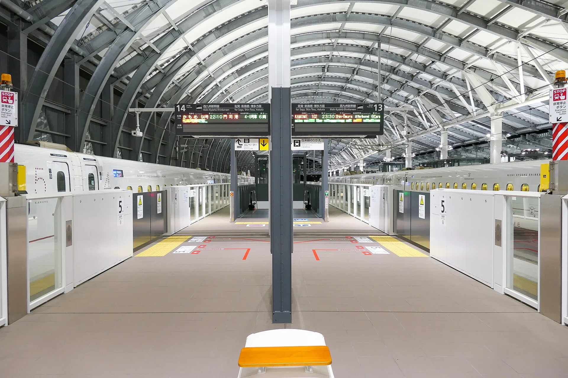 長崎站新幹線月台與列車
