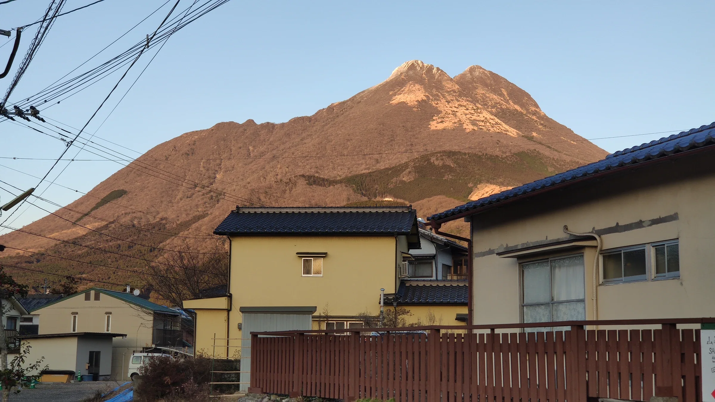 由布岳與由布院街區的實景景色