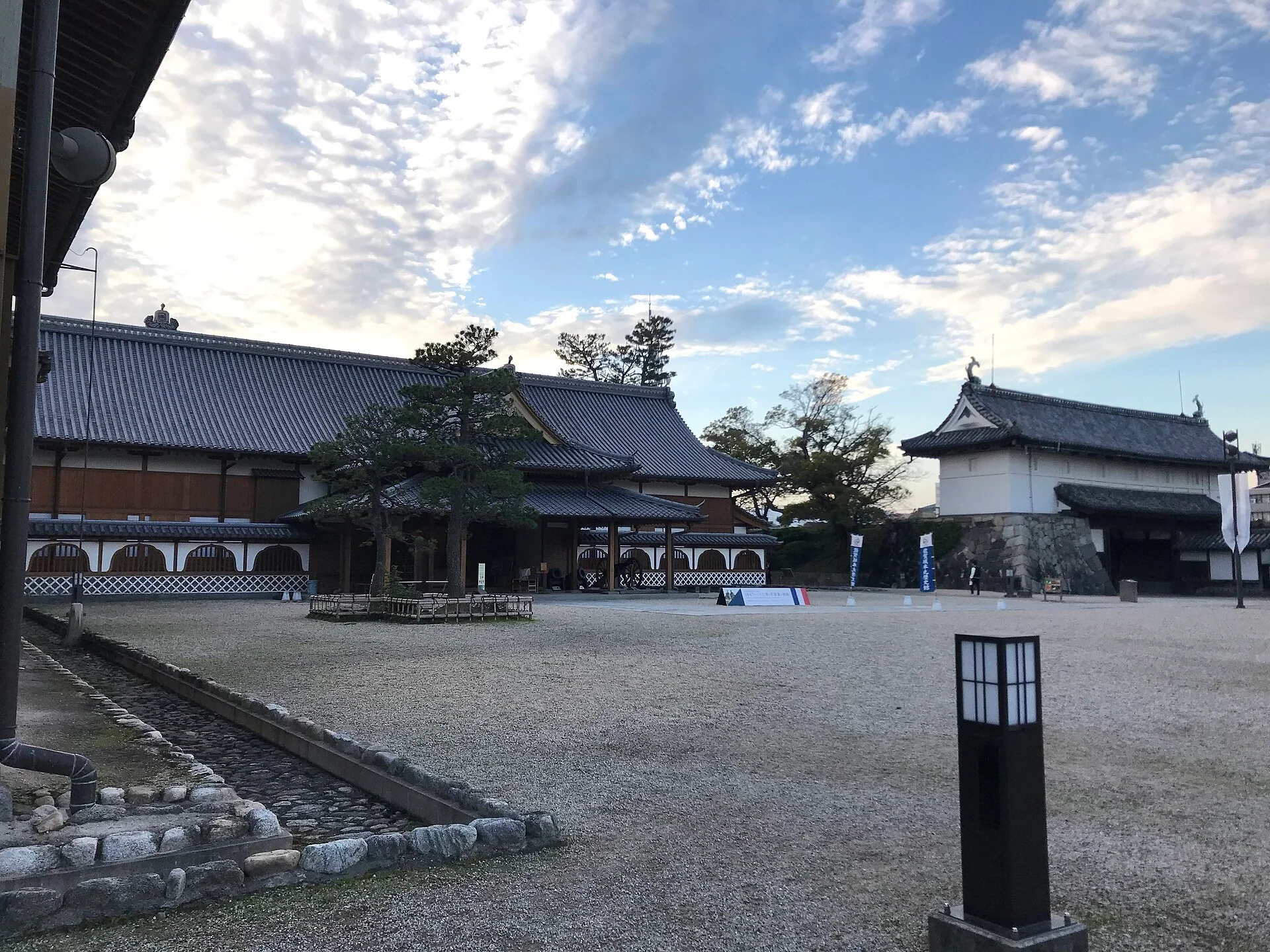 佐賀城鯱之門與本丸歷史館外圍