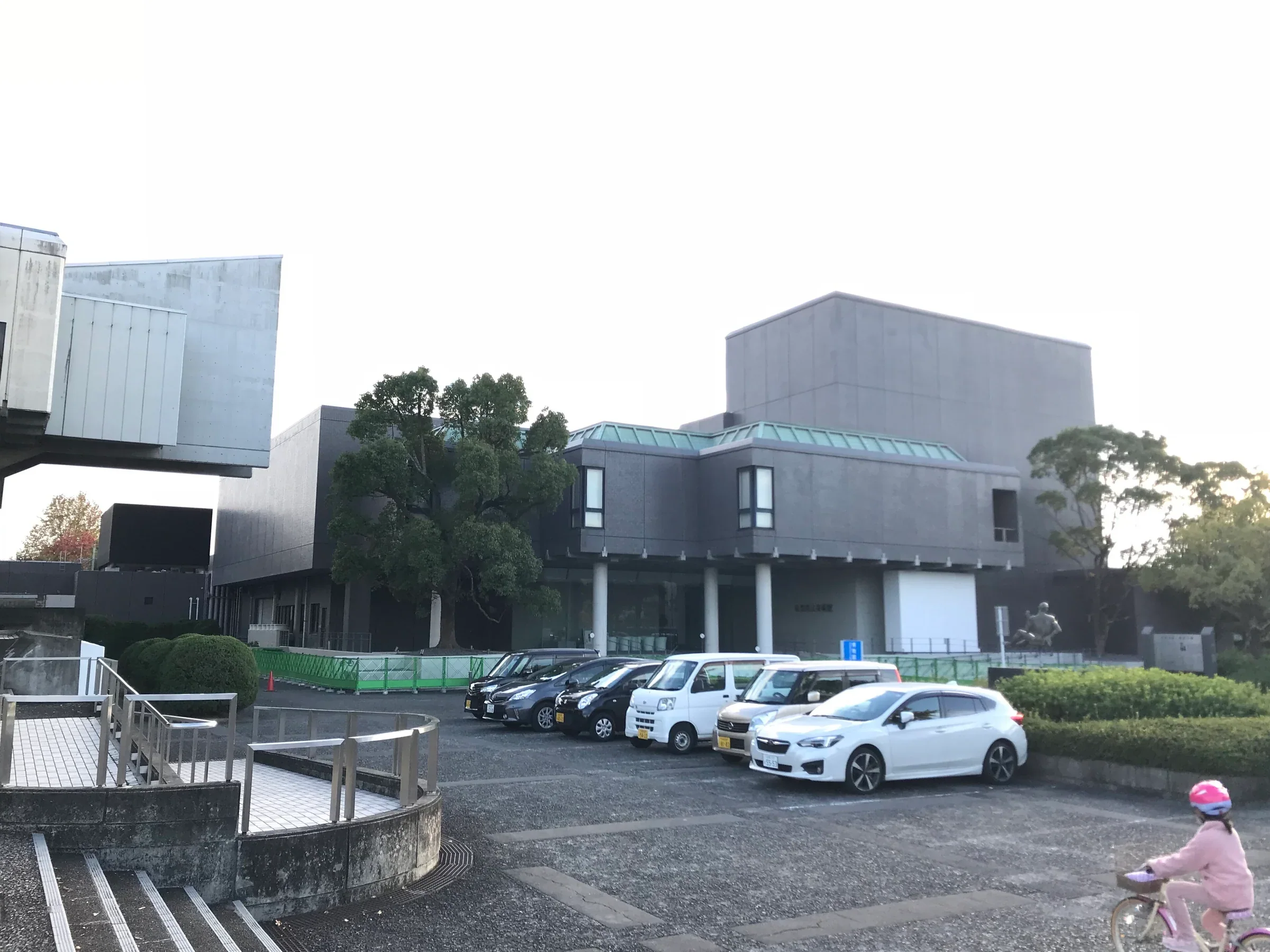 佐賀縣立美術館外觀與入口