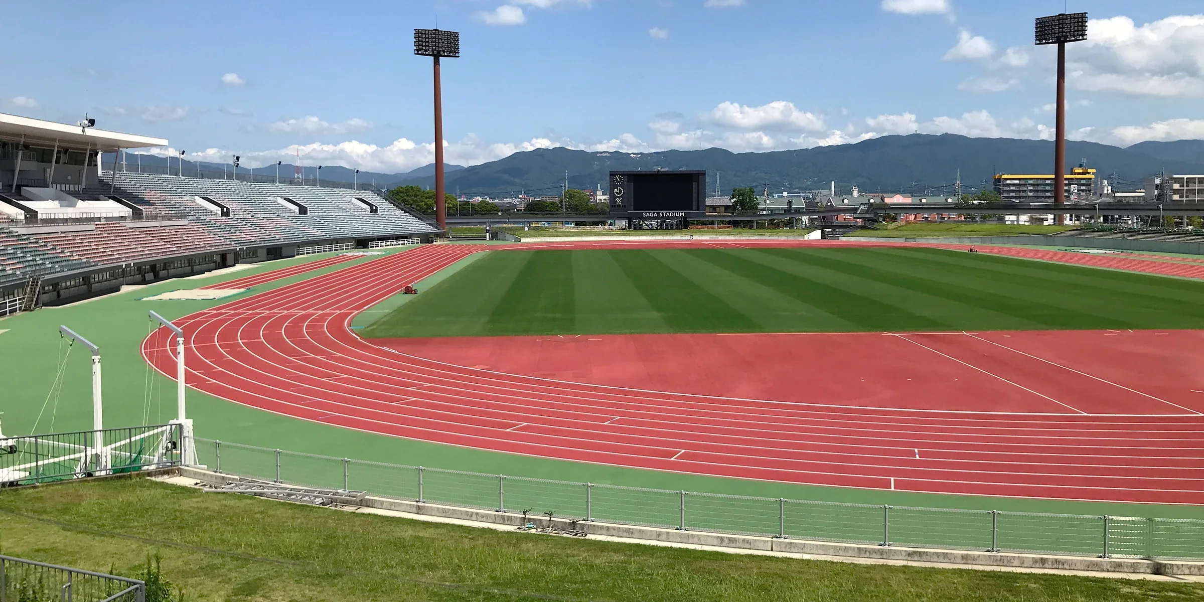 SAGA Stadium 跑道與足球場