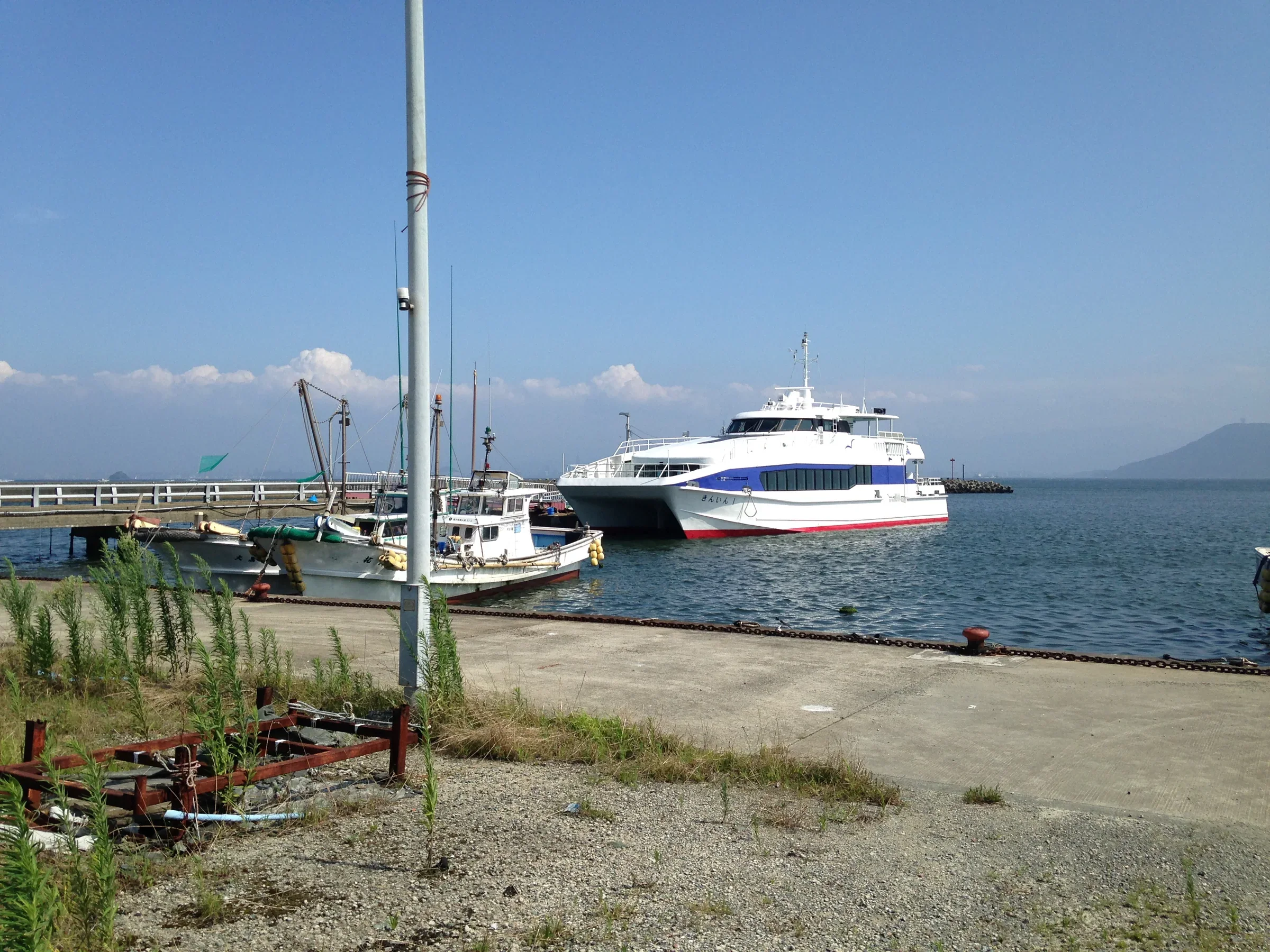志賀島渡船碼頭停泊著市營渡船「きんいん1」